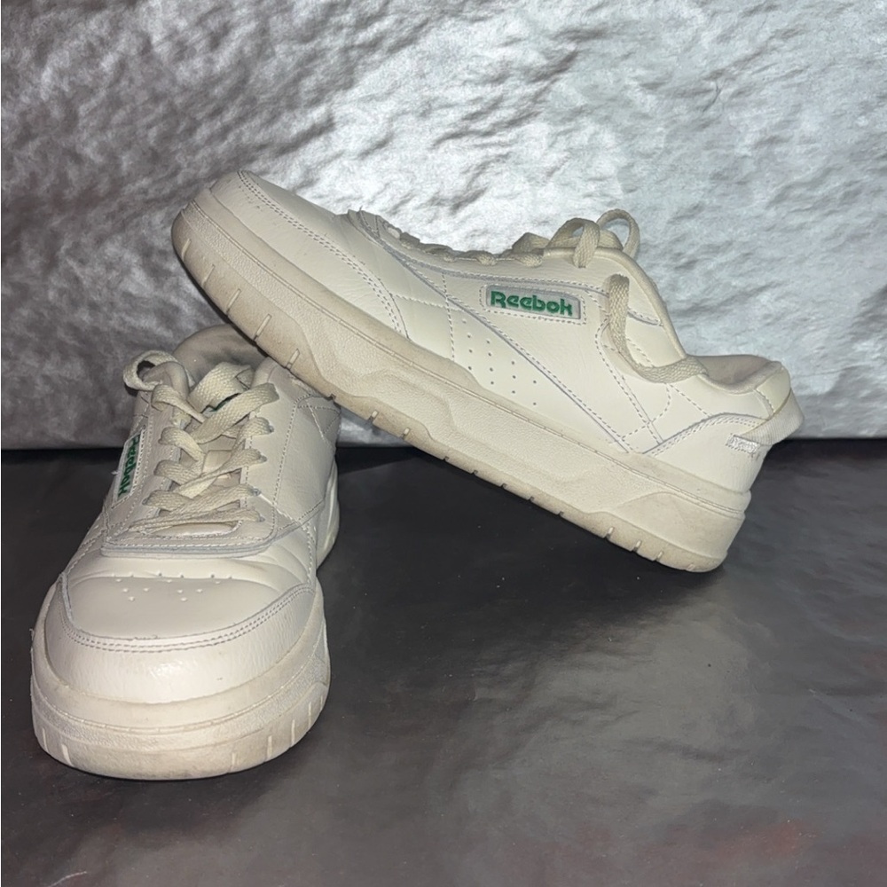 Reebok Leather Tech Geo Comfort Sneakers womens size 8.5 White